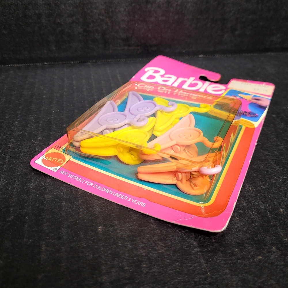 1993 Barbie Colorful Clip-On Hangers Set #65008 - Picture 2 of 3